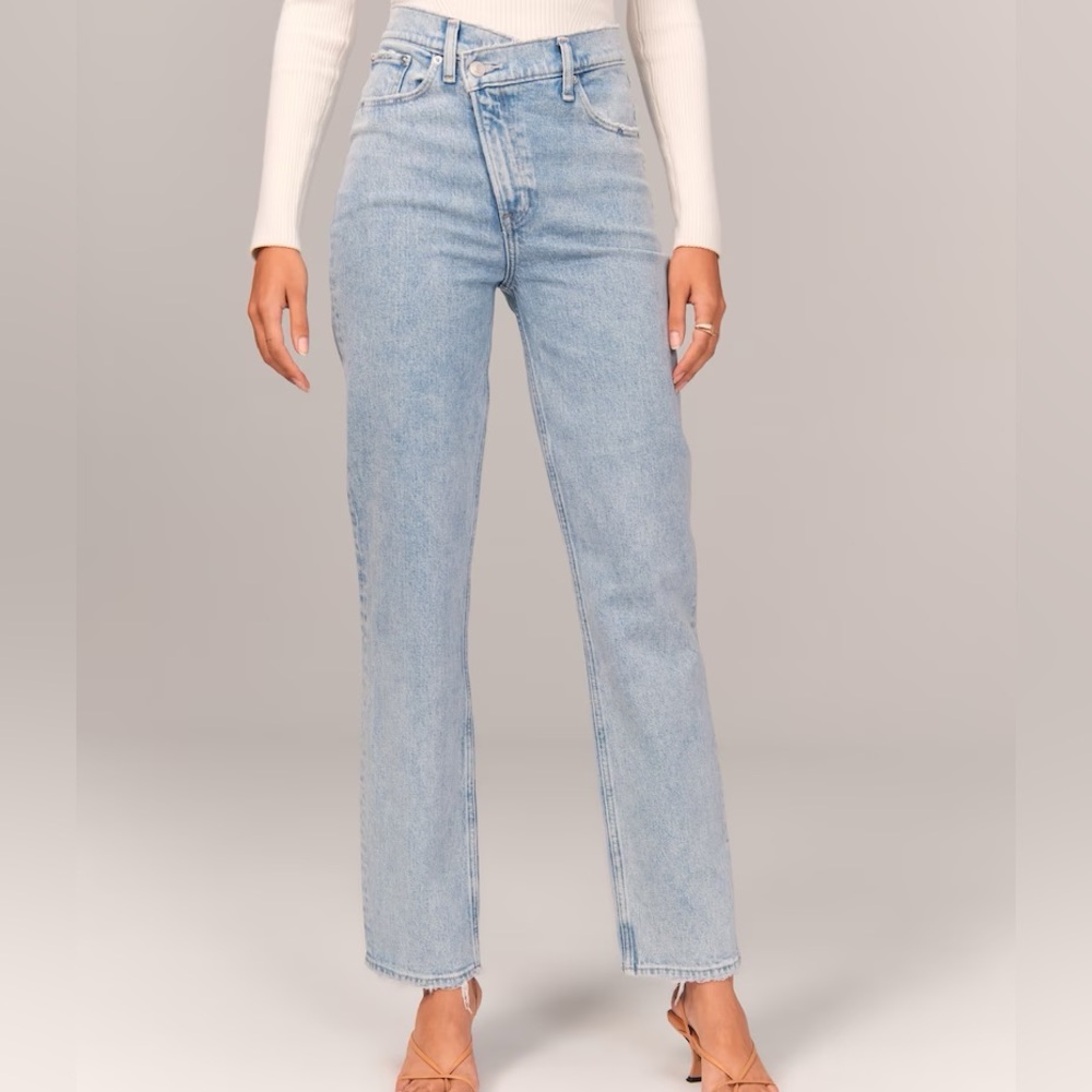 Abercrombie and Fitch Ultra High Rise 90s Straight Jean Curve Love 30 / 10S